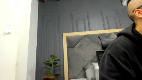 luca_morettii online show from October 7, 12:31 pm