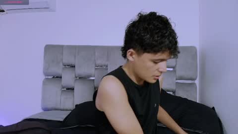 luca_voss1 online show from April 16, 11:54 am