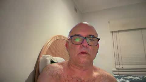 Snapshot of lucas10004 chatting on February 26, 11:20 am lucas10004 online show from February 26, 11:20 am