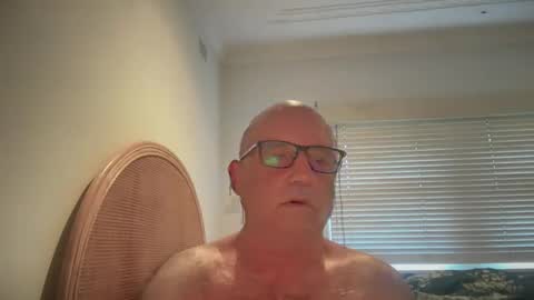 Snapshot of lucas10004 chatting on January 10, 9:10 pm lucas10004 online show from January 10, 9:10 pm