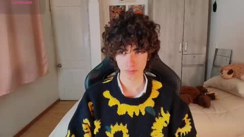 lucas_xo online show from December 15, 4:31 am