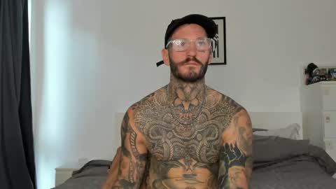 lucasexclusive online show from April 12, 4:04 am