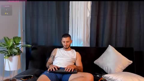 Lucca Desire online show from October 15, 9:44 pm