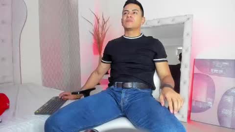 Leo online show from April 21, 12:00 pm