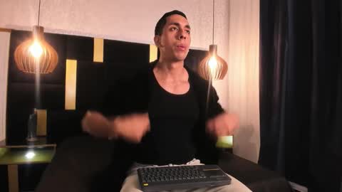 Lucio online show from April 21, 12:00 pm