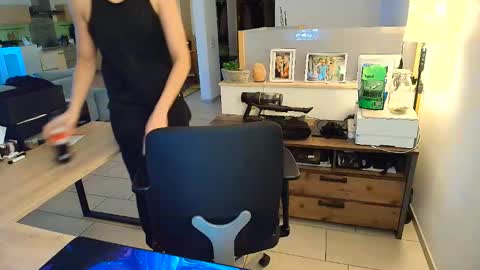 luegnur91 online show from February 15, 6:27 pm