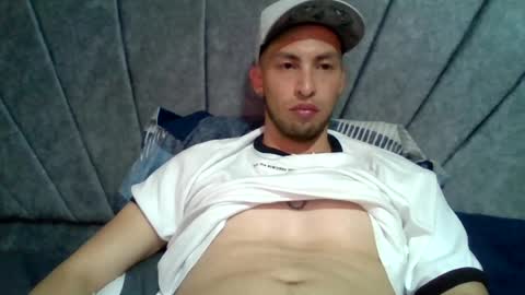 luis_vergon__ online show from August 1, 4:11 am