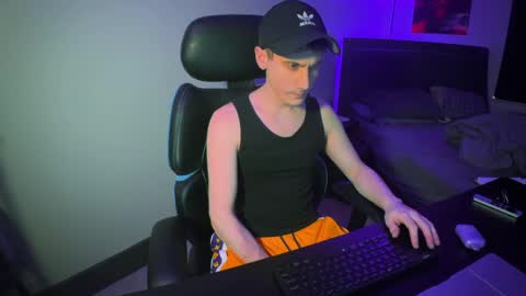 lukatripp online show from December 5, 8:02 pm