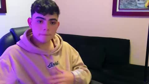 Snapshot of lukeboyce chatting on October 19, 12:04 am lukeboyce online show from October 19, 12:04 am