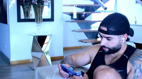 Lukhas f4f online show from November 5, 8:00 pm