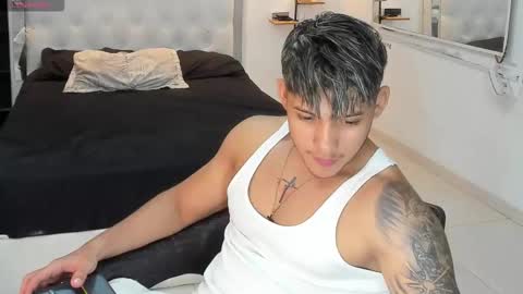Snapshot of lunay_xtreemboy chatting on October 9, 12:04 am Lunay online show from October 9, 12:04 am