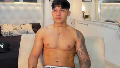Snapshot of lunay_xtreemboy chatting on October 18, 5:18 pm Lunay online show from October 18, 5:18 pm