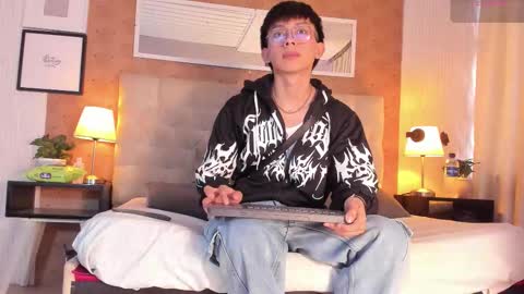 Lyan online show from December 2, 7:39 pm