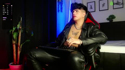 Lyle Bennett Freelance Model online show from May 11, 11:12 am