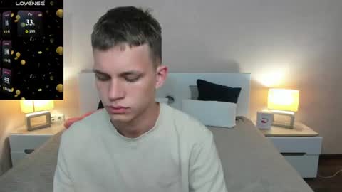 m0neyken_ online show from June 27, 5:43 am