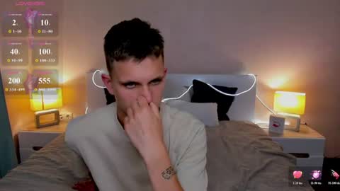 m0neyken_ online show from June 28, 3:01 am