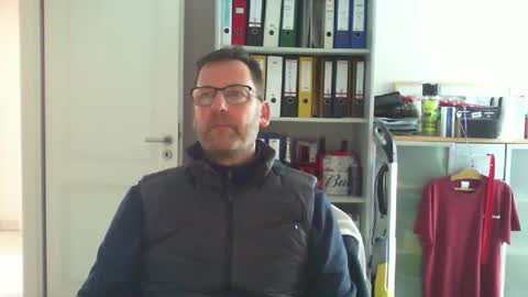 Snapshot of macfly67 chatting on February 17, 12:48 pm macfly67 online show from February 17, 12:48 pm