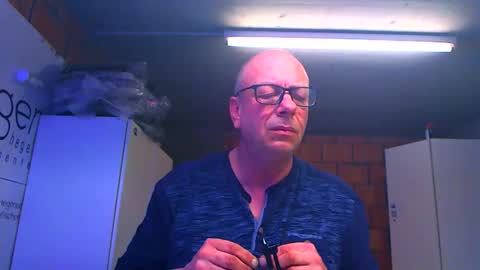 Andy online show from March 28, 6:19 pm