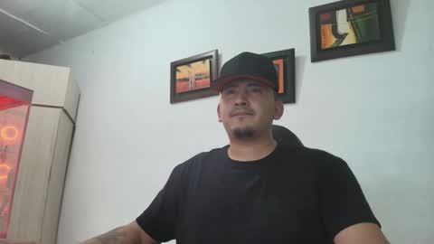 magic_milk23 online show from October 24, 5:42 am