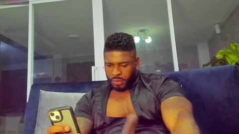 Makonnen online show from December 4, 3:37 am