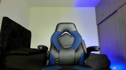 Snapshot of male_pussy chatting on October 11, 5:17 pm ADAM online show from October 11, 5:17 pm