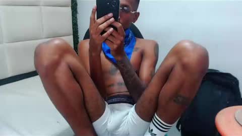 Snapshot of man_san11 chatting on February 20, 3:30 pm man_san11 online show from February 20, 3:30 pm