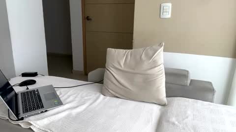 Manuel online show from March 14, 6:37 pm