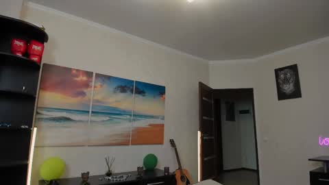 Snapshot of marc105100 chatting on February 20, 5:23 am alex marvelxx online show from February 20, 5:23 am