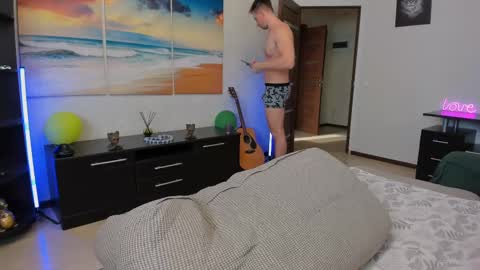 Snapshot of marc105100 chatting on February 18, 6:37 am alex marvelxx online show from February 18, 6:37 am