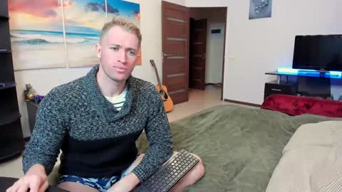 Snapshot of marc105100 chatting on December 28, 1:40 pm alex marvelxx online show from December 28, 1:40 pm