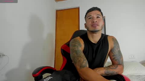 marcus_elrey online show from May 4, 11:39 pm