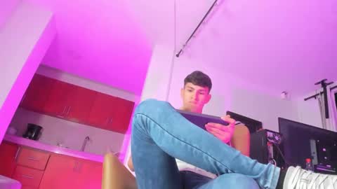 Snapshot of marcus_fire chatting on January 19, 9:01 am marcus_fire online show from January 19, 9:01 am