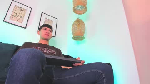 Snapshot of marcus_fire chatting on February 12, 7:13 pm marcus_fire online show from February 12, 7:13 pm