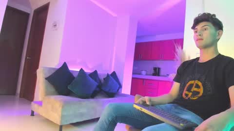 Snapshot of marcus_fire chatting on February 14, 5:30 am marcus_fire online show from February 14, 5:30 am