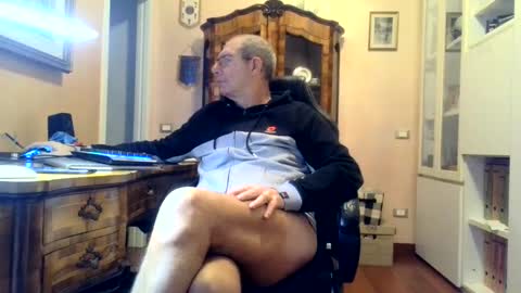 markmarkmark00 online show from December 19, 8:24 am