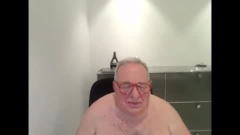 Snapshot of martin_1947 chatting on December 22, 9:53 pm martin_1947 online show from December 22, 9:53 pm