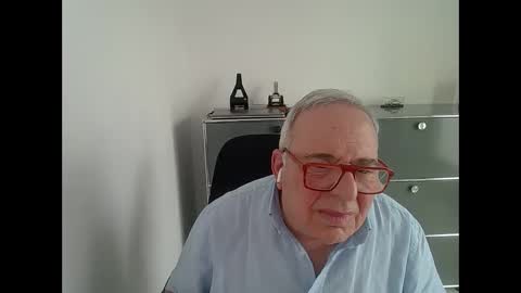 Snapshot of martin_1947 chatting on February 9, 3:45 pm martin_1947 online show from February 9, 3:45 pm