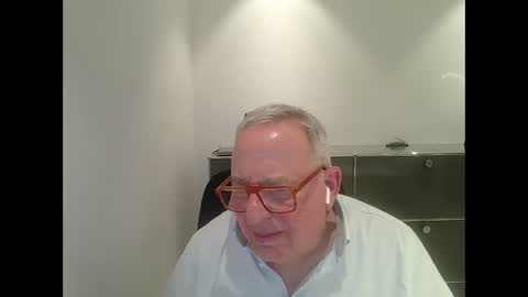 Snapshot of martin_1947 chatting on February 13, 11:04 pm martin_1947 online show from February 13, 11:04 pm