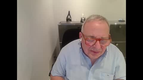 Snapshot of martin_1947 chatting on December 28, 10:44 pm martin_1947 online show from December 28, 10:44 pm