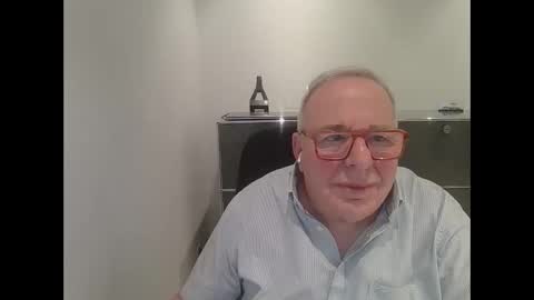 Snapshot of martin_1947 chatting on January 2, 8:24 pm martin_1947 online show from January 2, 8:24 pm