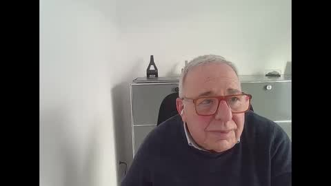 Snapshot of martin_1947 chatting on January 4, 12:59 pm martin_1947 online show from January 4, 12:59 pm