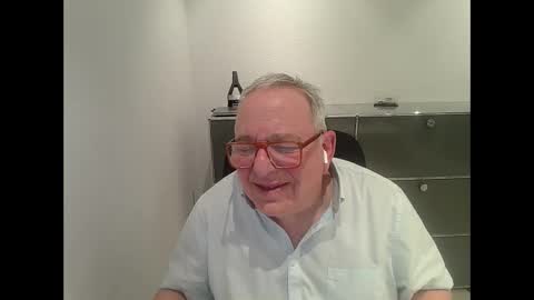 Snapshot of martin_1947 chatting on February 23, 11:14 pm martin_1947 online show from February 23, 11:14 pm
