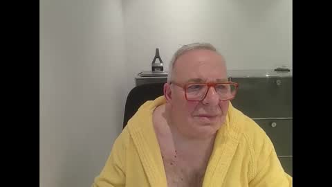 Snapshot of martin_1947 chatting on January 3, 9:26 pm martin_1947 online show from January 3, 9:26 pm