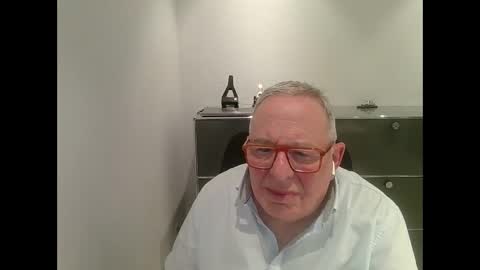 Snapshot of martin_1947 chatting on February 15, 11:27 pm martin_1947 online show from February 15, 11:27 pm