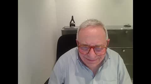 Snapshot of martin_1947 chatting on December 17, 11:27 pm martin_1947 online show from December 17, 11:27 pm