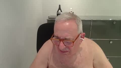 Snapshot of martin_1947 chatting on October 18, 10:15 pm martin_1947 online show from October 18, 10:15 pm