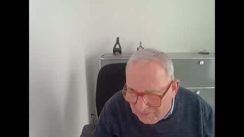 Snapshot of martin_1947 chatting on December 29, 1:17 pm martin_1947 online show from December 29, 1:17 pm