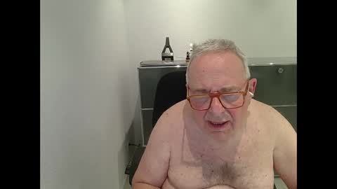 Snapshot of martin_1947 chatting on September 18, 10:01 pm martin_1947 online show from September 18, 10:01 pm