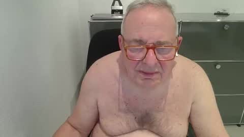 martin_1947 online show from December 1, 11:19 pm