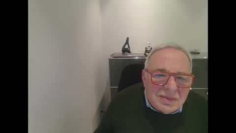 Snapshot of martin_1947 chatting on January 14, 6:07 pm martin_1947 online show from January 14, 6:07 pm